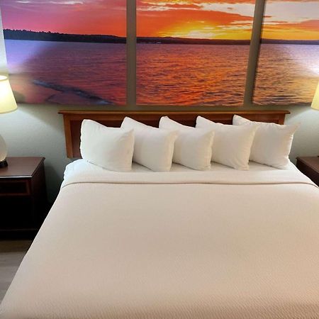 Days Inn & Suites By Wyndham Stevens Point Eksteriør bilde