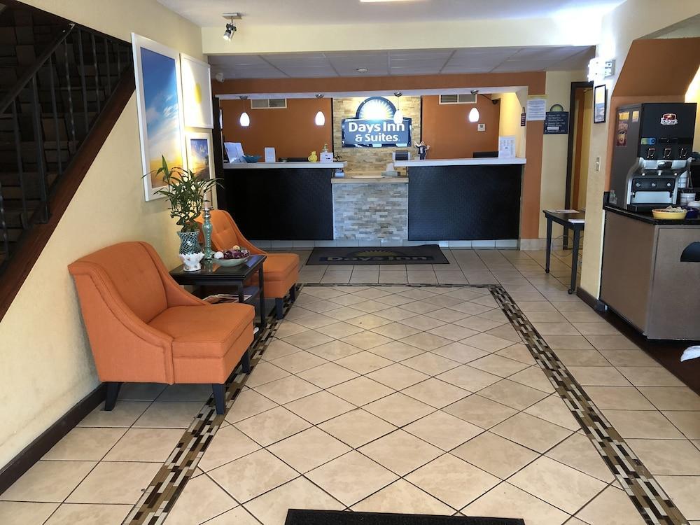 Days Inn & Suites By Wyndham Stevens Point Eksteriør bilde