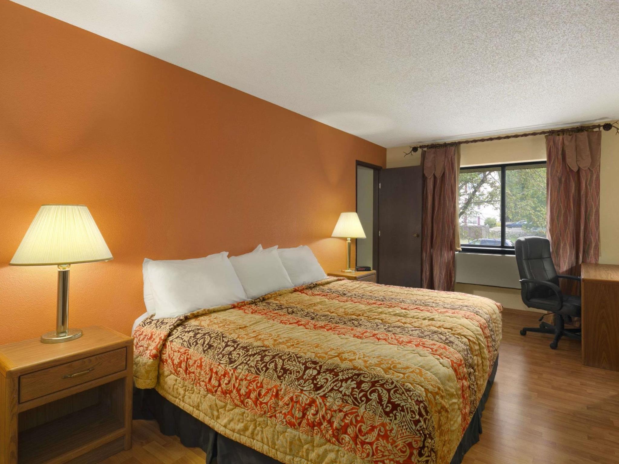 Days Inn & Suites By Wyndham Stevens Point Eksteriør bilde
