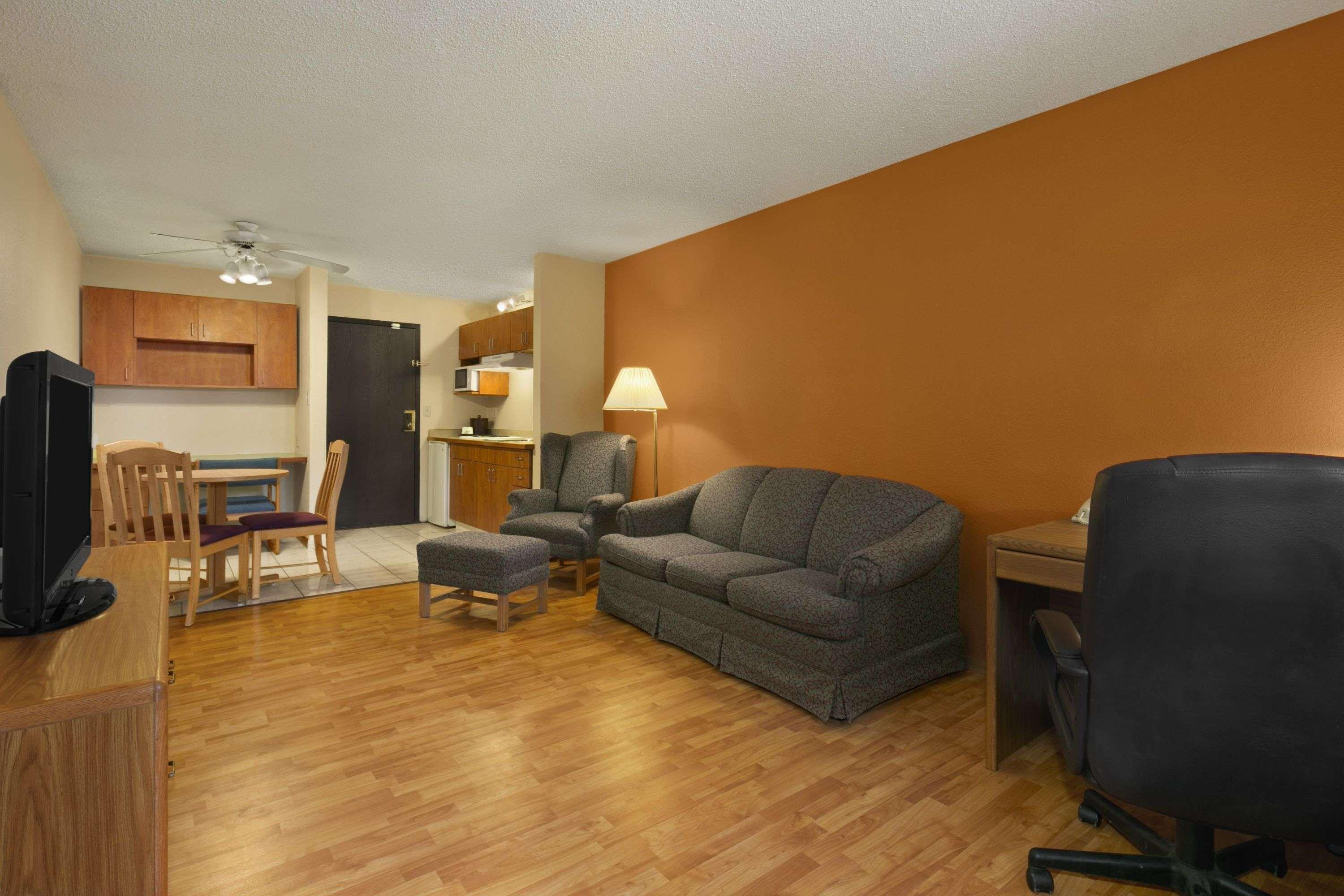 Days Inn & Suites By Wyndham Stevens Point Eksteriør bilde