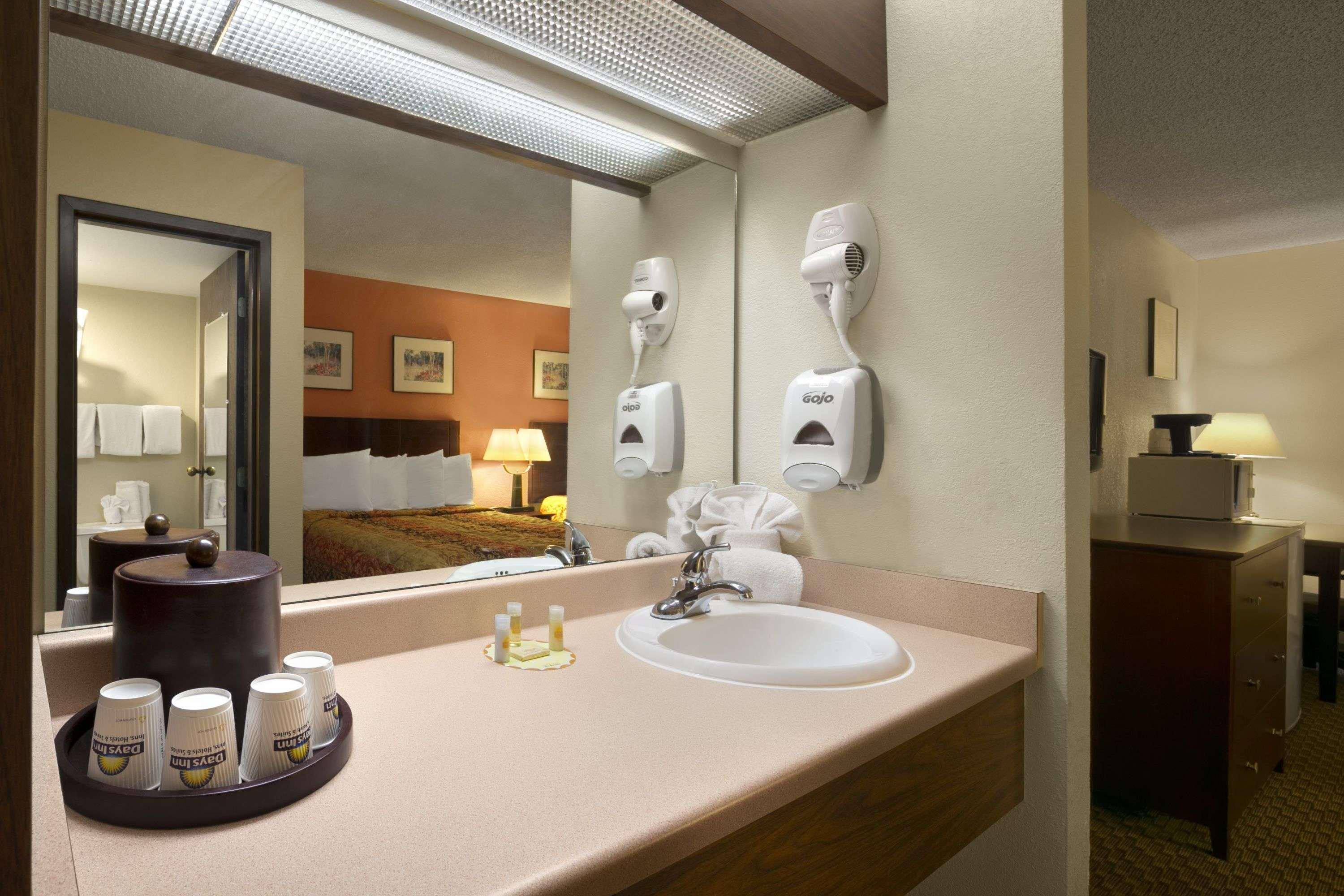 Days Inn & Suites By Wyndham Stevens Point Eksteriør bilde