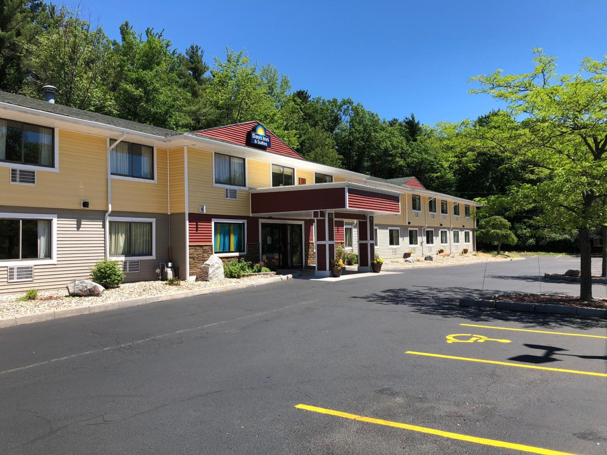 Days Inn & Suites By Wyndham Stevens Point Eksteriør bilde