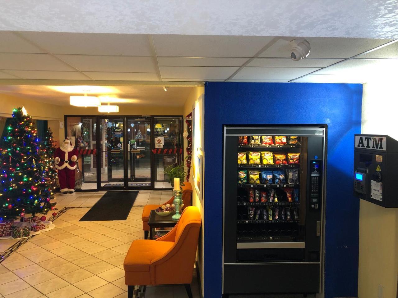 Days Inn & Suites By Wyndham Stevens Point Eksteriør bilde