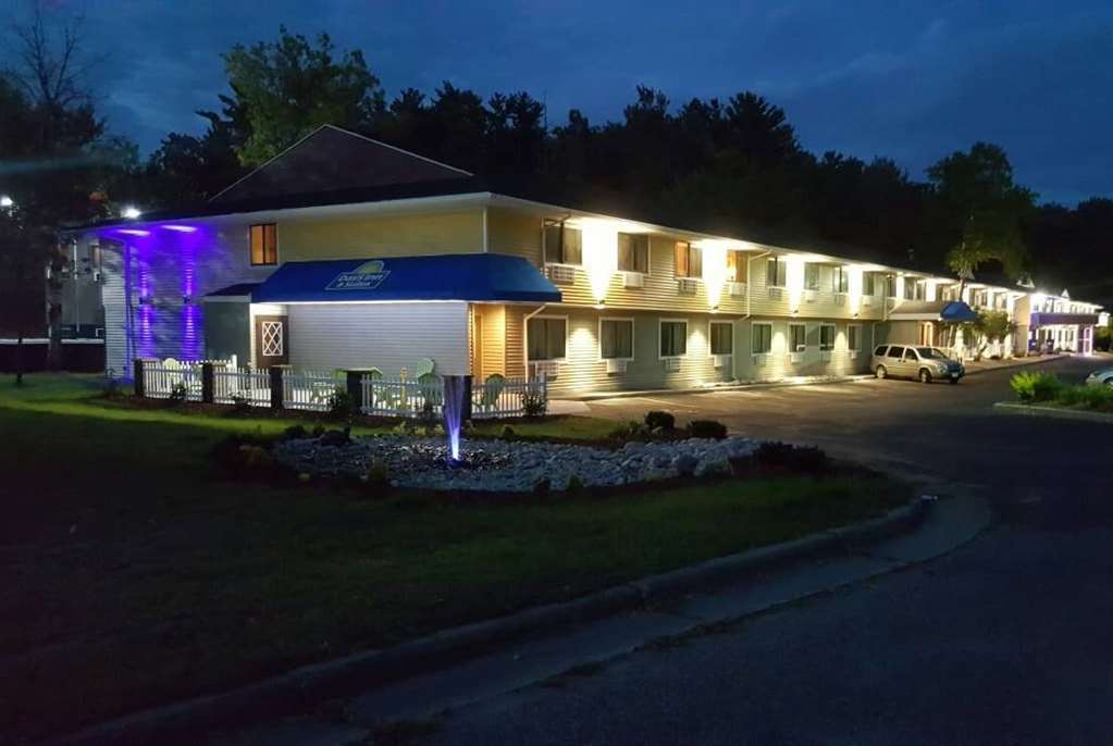 Days Inn & Suites By Wyndham Stevens Point Eksteriør bilde