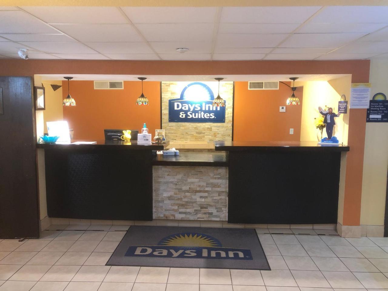 Days Inn & Suites By Wyndham Stevens Point Eksteriør bilde