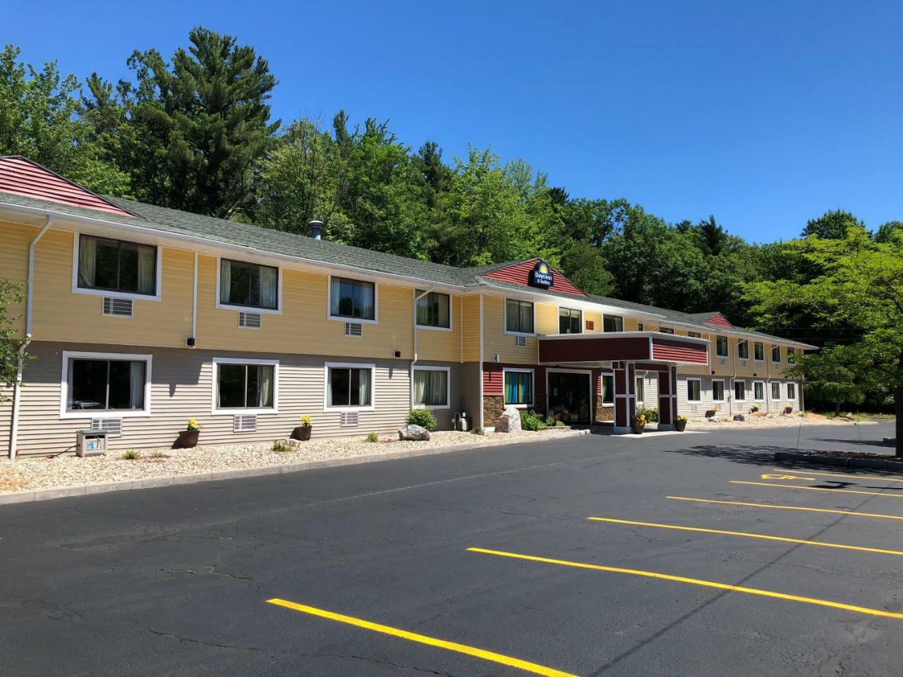 Days Inn & Suites By Wyndham Stevens Point Eksteriør bilde