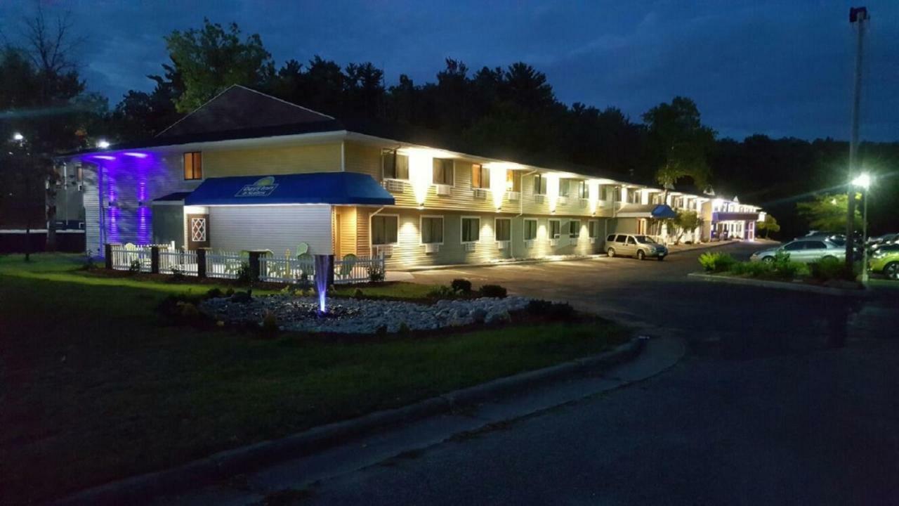 Days Inn & Suites By Wyndham Stevens Point Eksteriør bilde
